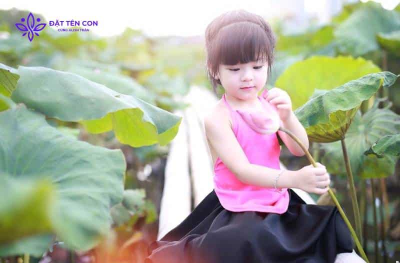 25+ Tên hay cho con hợp tuổi bố mẹ để đặt tên con gái bình an, hạnh phúc, xinh xắn