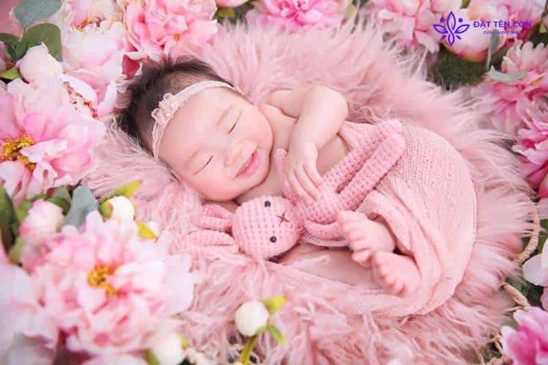 Đặt tên bé gái ở nhà theo mệnh Hỏa