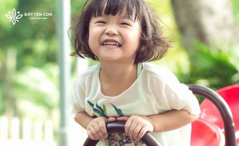 Tên hay cho bé gái họ Trần theo ý nghĩa lạc quan, vui vẻ