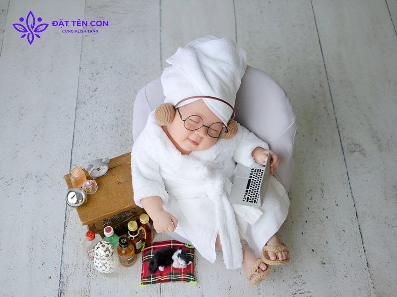 Chỉ số ngày sinh 8 của bé trai - Hé Lộ Vận Mệnh Giàu Sang & Quyền Lực