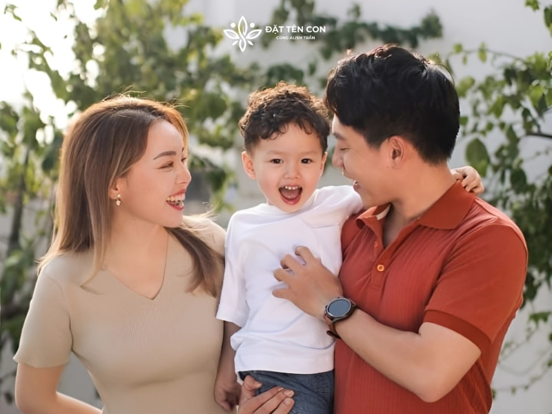 Chỉ số ngày sinh 9 của bé trai: Hé Lộ Vận Mệnh & Tài Năng Đặc Biệt